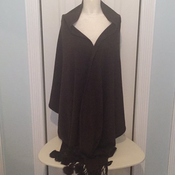 Beautiful wrap scarf in brown with Pom poms - Picture 2 of 5